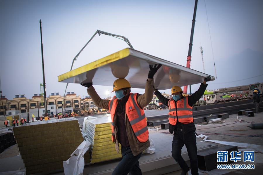 (新華全媒頭條·圖文互動)(5)致敬“沉默的英雄”——記武漢火神山雷神山醫院的建設者