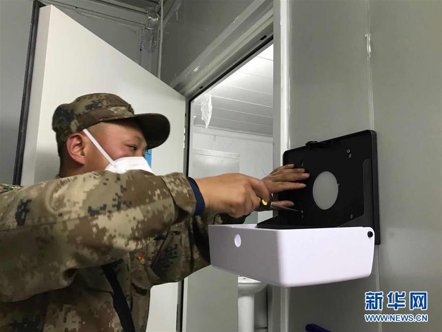 (新華全媒頭條·圖文互動)(12)致敬“沉默的英雄”——記武漢火神山雷神山醫院的建設者