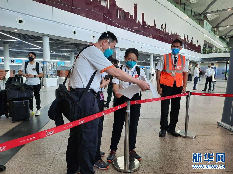 (國際疫情·圖文互動)(1)“工作忙碌又細(xì)致,經(jīng)驗(yàn)豐富又專業(yè)”——一名柬埔寨青年眼中的中國援柬抗疫醫(yī)療專家組