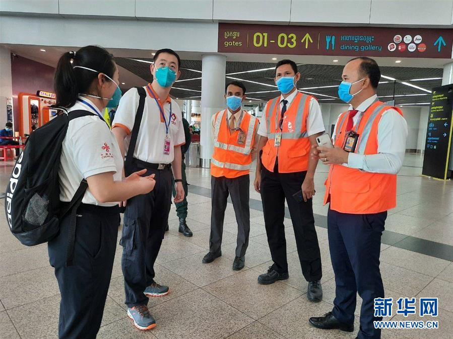 (國際疫情·圖文互動)(4)“工作忙碌又細(xì)致,經(jīng)驗(yàn)豐富又專業(yè)”——一名柬埔寨青年眼中的中國援柬抗疫醫(yī)療專家組