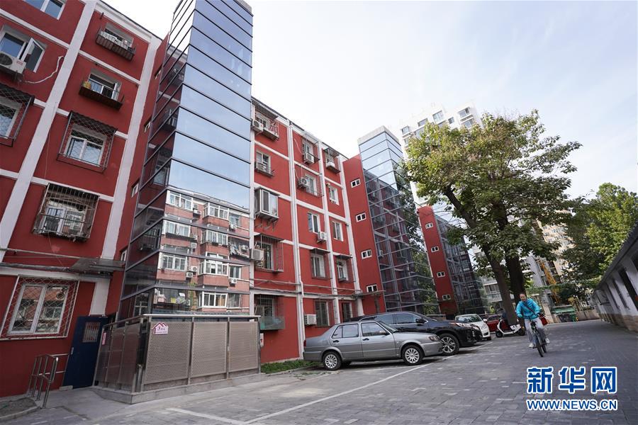 (新華全媒頭條·圖文互動)(1)88級臺階,終于不再是座“山”?——北京老舊小區(qū)加裝電梯現(xiàn)狀調(diào)查