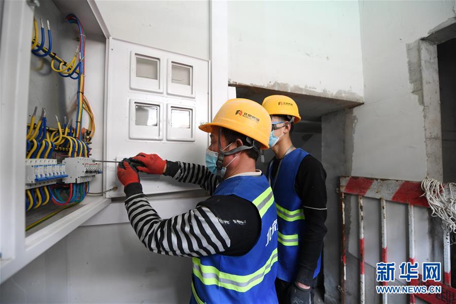 (新華全媒頭條·圖文互動)(5)88級臺階,終于不再是座“山”?——北京老舊小區(qū)加裝電梯現(xiàn)狀調(diào)查