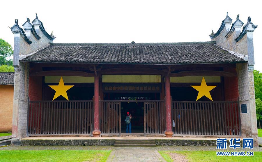 (新華全媒頭條·圖文互動(dòng))(7)歷史坐標(biāo)見證初心使命——寫在江西革命老區(qū)貧困縣全部摘帽之際