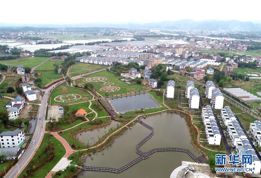 (新華全媒頭條·圖文互動(dòng))(11)歷史坐標(biāo)見證初心使命——寫在江西革命老區(qū)貧困縣全部摘帽之際