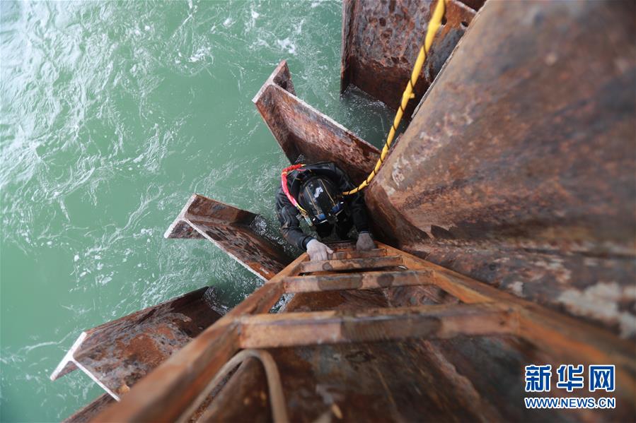 (圖文互動)(5)伶仃洋上超級工程建設(shè)者的一天