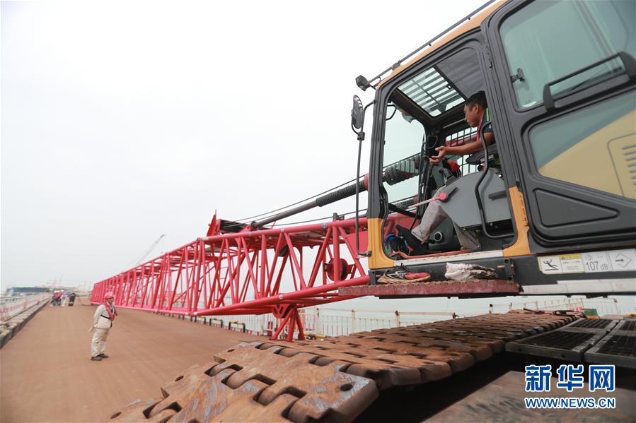 (圖文互動)(10)伶仃洋上超級工程建設(shè)者的一天