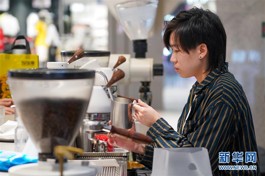 （圖文互動）（2）&ldquo;觸網(wǎng)&rdquo;直播間 引領&ldquo;小眾圈&rdquo;&mdash;&mdash;新興職業(yè)青年的初心與匠心