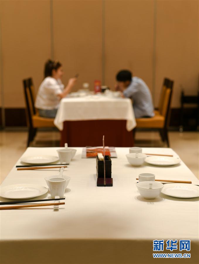 (新華全媒頭條·圖文互動)(9)人氣回暖 消費復蘇 健康出行——加長版“五一”假期觀察