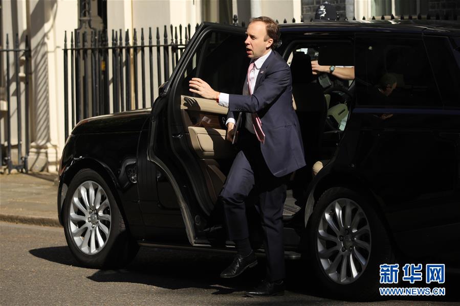 (國際疫情)(2)英國成歐洲首個(gè)新冠死亡病例超3萬的國家