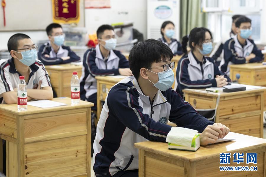 （在習近平新時代中國特色社會主義思想指引下&mdash;&mdash;新時代新作為新篇章&middot;習近平總書記關切事&middot;圖文互動）（3）疫情防控不減壓　復工復產正加速&mdash;&mdash;武漢&ldquo;解封&rdquo;滿月觀察