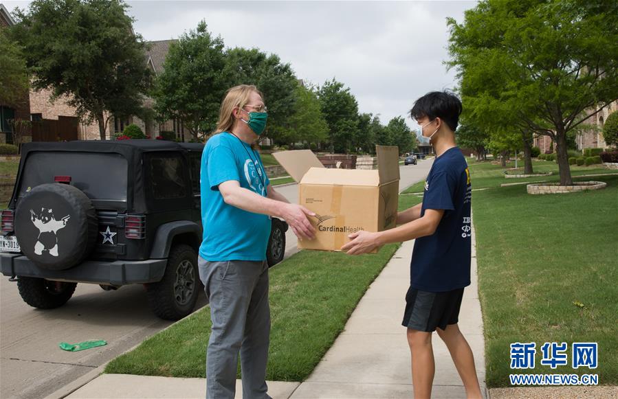 (國際疫情·圖文互動)(1)通訊:學以致用助力社區抗疫——美國華裔高中生用3D打印技術制作防護裝備