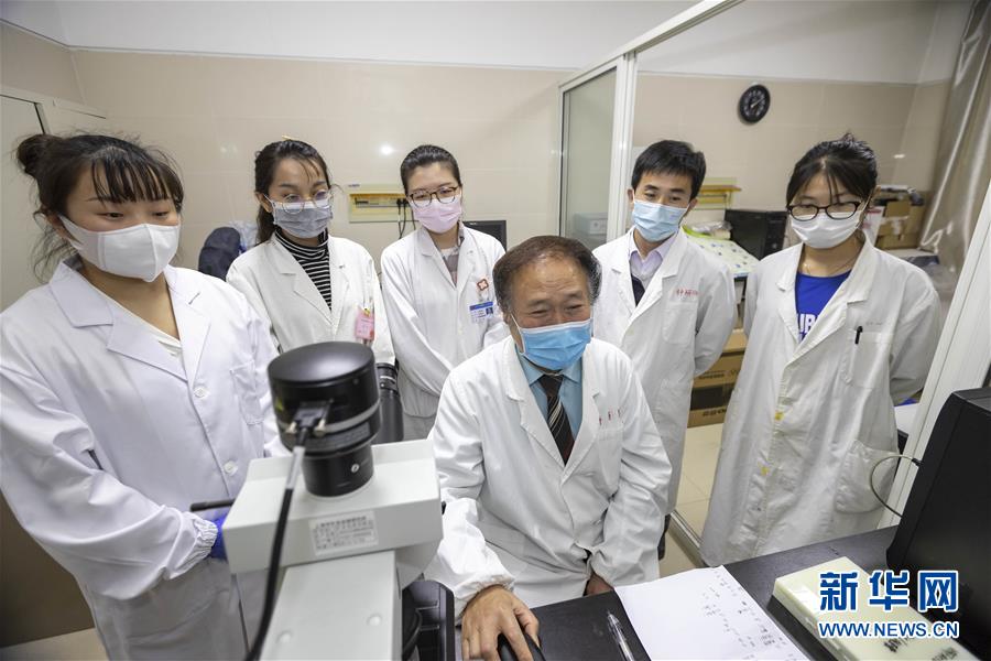 (代表委員履職·圖文互動(dòng))(1)“履職與行醫(yī),都要精益求精”——全國政協(xié)委員吳煥淦履職記