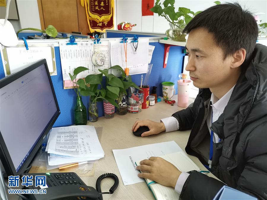 (在習(xí)近平新時代中國特色社會主義思想指引下——新時代新作為新篇章·習(xí)近平總書記關(guān)切事·圖文互動)(5)錘煉意志 輕裝上陣——黨員干部在一線磨礪閃光故事