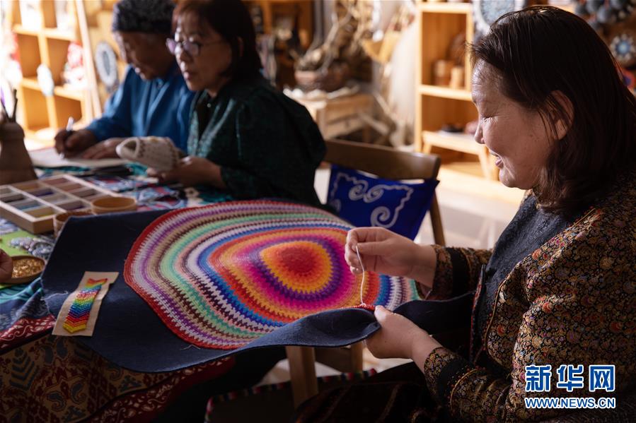 （在習(xí)近平新時代中國特色社會主義思想指引下&mdash;&mdash;新時代新作為新篇章&middot;習(xí)近平總書記關(guān)切事&middot;圖文互動）（1）讓每一個角落都感受到幸福的溫情&mdash;&mdash;人口較少民族在脫貧攻堅(jiān)大潮中的奮進(jìn)故事