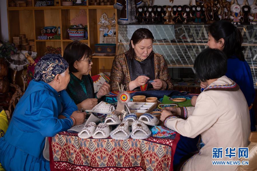 （在習(xí)近平新時代中國特色社會主義思想指引下&mdash;&mdash;新時代新作為新篇章&middot;習(xí)近平總書記關(guān)切事&middot;圖文互動）（2）讓每一個角落都感受到幸福的溫情&mdash;&mdash;人口較少民族在脫貧攻堅(jiān)大潮中的奮進(jìn)故事