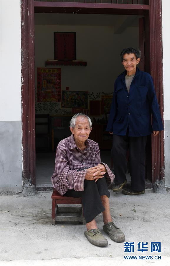 （在習(xí)近平新時代中國特色社會主義思想指引下&mdash;&mdash;新時代新作為新篇章&middot;習(xí)近平總書記關(guān)切事&middot;圖文互動）（6）讓每一個角落都感受到幸福的溫情&mdash;&mdash;人口較少民族在脫貧攻堅(jiān)大潮中的奮進(jìn)故事