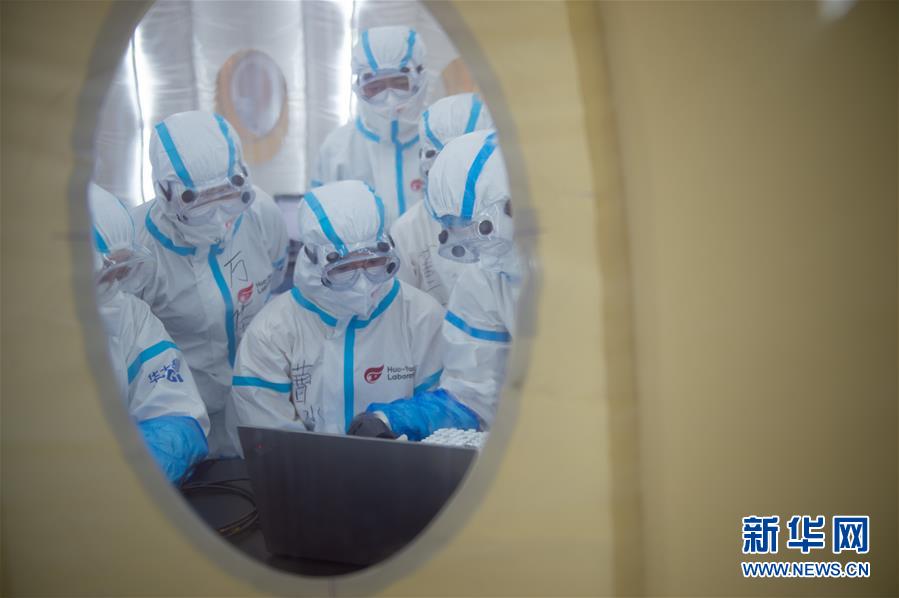 (新華全媒頭條·圖文互動)(3)構(gòu)筑守護(hù)城市、守護(hù)生命的堅(jiān)強(qiáng)防線——北京開展大規(guī)模核酸檢測