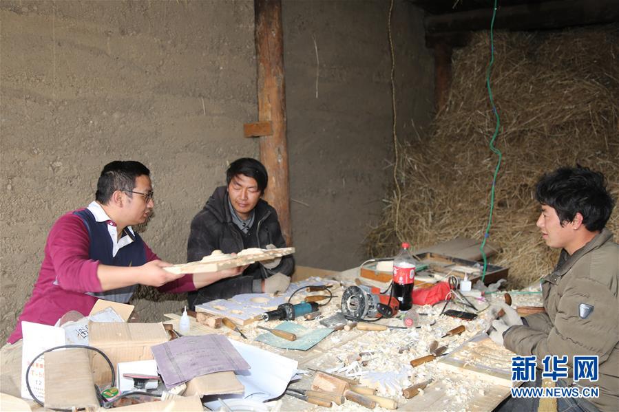 (決戰(zhàn)決勝脫貧攻堅(jiān)·圖文互動(dòng))香巴拉深處有個(gè)“留村碩士”