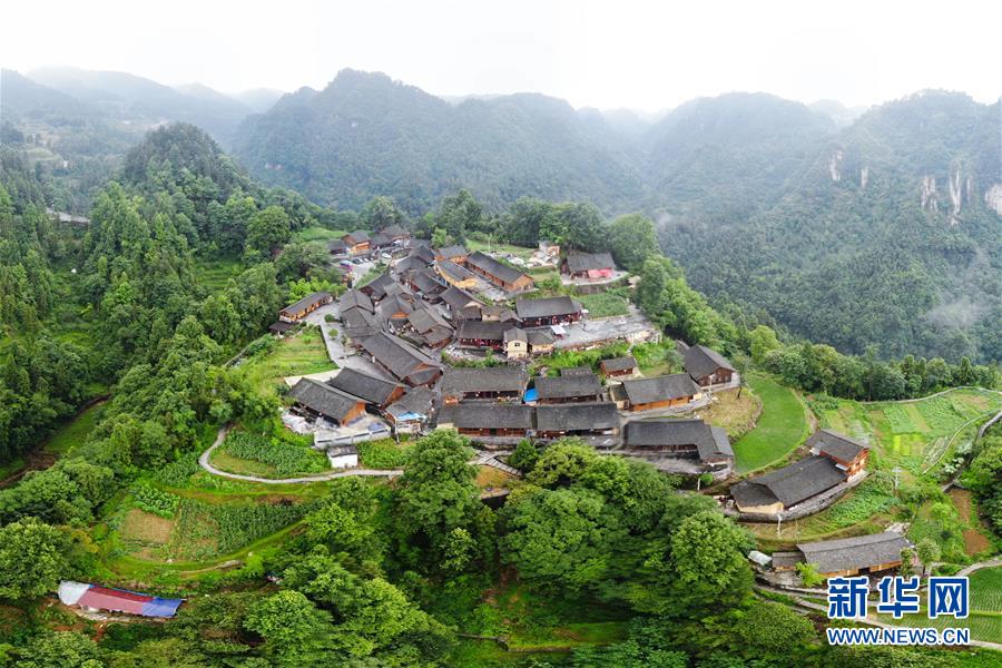 （新華全媒頭條·走向我們的小康生活·圖文互動）（7）那山，那人，那苗寨——十八洞村三代人的奮斗史