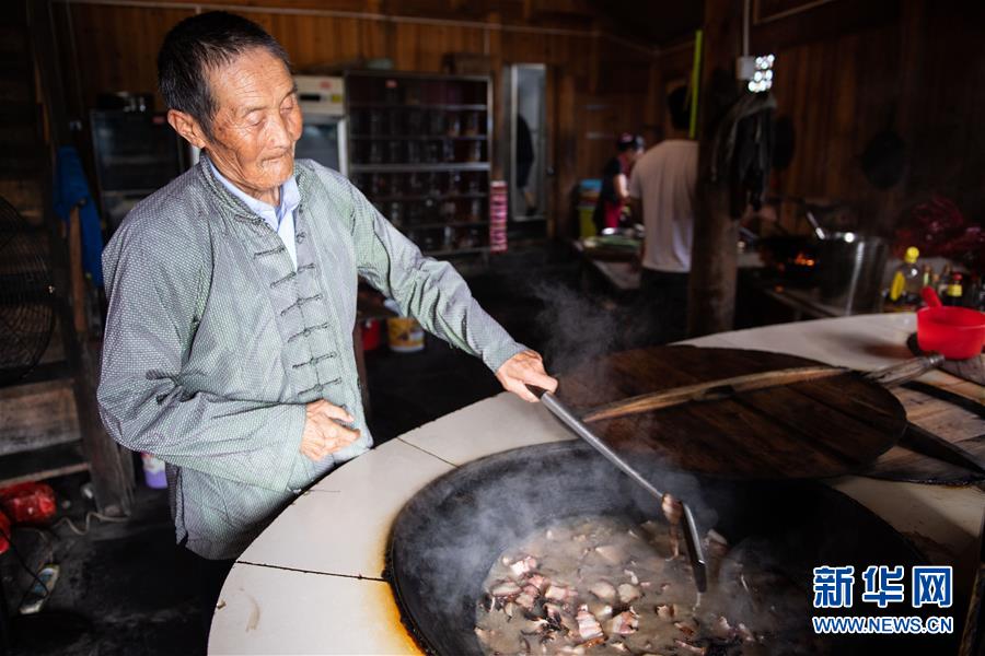 （新華全媒頭條·走向我們的小康生活·圖文互動）（8）那山，那人，那苗寨——十八洞村三代人的奮斗史