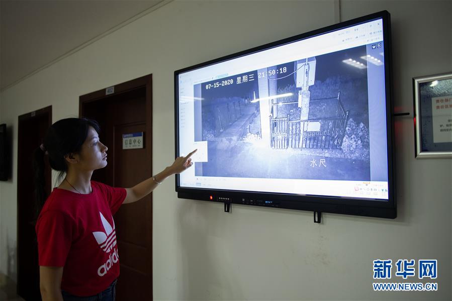 （防汛抗洪·圖文互動）（5）在大堤上成長，為人民守護——洪水中的青年“生力軍”