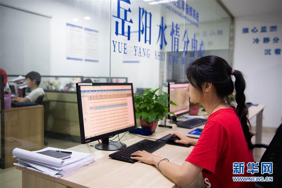 （防汛抗洪·圖文互動）（6）在大堤上成長，為人民守護——洪水中的青年“生力軍”