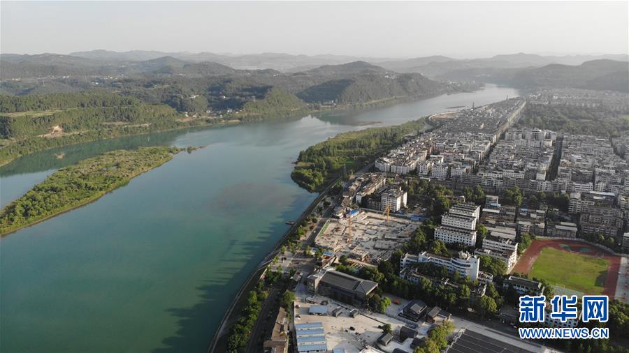 （新華全媒頭條&middot;走向我們的小康生活&middot;圖文互動）（7）奮斗繪就&ldquo;新天府&rdquo;&mdash;&mdash;川蜀大地干群&ldquo;戰貧&rdquo;軌跡掃描