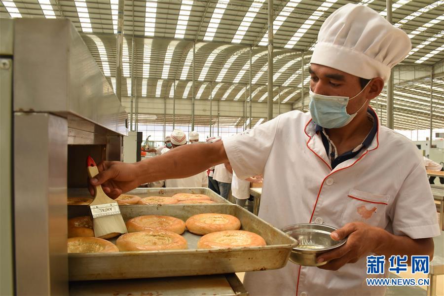 (決戰(zhàn)決勝脫貧攻堅(jiān)·圖文互動)(3)新疆喀什:馕產(chǎn)業(yè)助脫貧