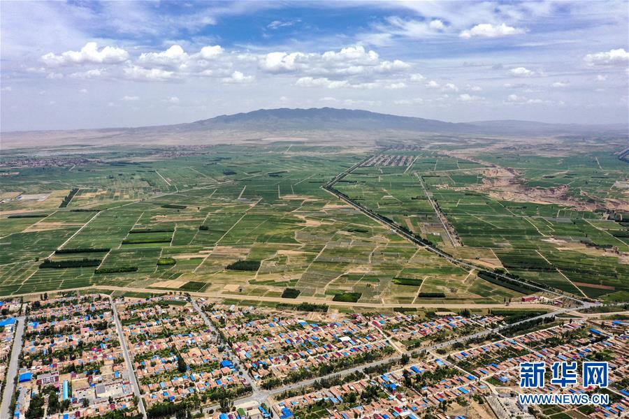 (新華全媒頭條·走向我們的小康生活·圖文互動(dòng))(3)23萬人的命運(yùn)轉(zhuǎn)折——我國(guó)最大易地生態(tài)移民安置區(qū)的脫貧密碼