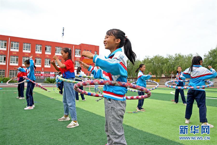 (新華全媒頭條·走向我們的小康生活·圖文互動(dòng))(14)23萬人的命運(yùn)轉(zhuǎn)折——我國(guó)最大易地生態(tài)移民安置區(qū)的脫貧密碼