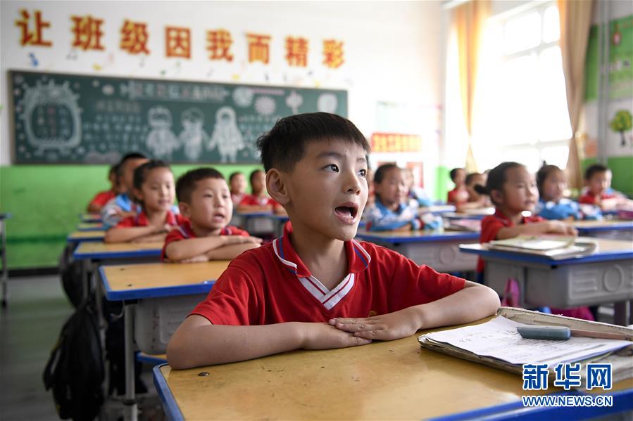 (新華全媒頭條·走向我們的小康生活·圖文互動(dòng))(16)23萬人的命運(yùn)轉(zhuǎn)折——我國(guó)最大易地生態(tài)移民安置區(qū)的脫貧密碼