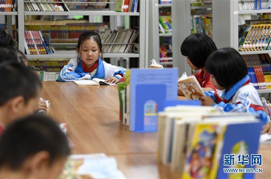 (新華全媒頭條·走向我們的小康生活·圖文互動(dòng))(17)23萬人的命運(yùn)轉(zhuǎn)折——我國(guó)最大易地生態(tài)移民安置區(qū)的脫貧密碼