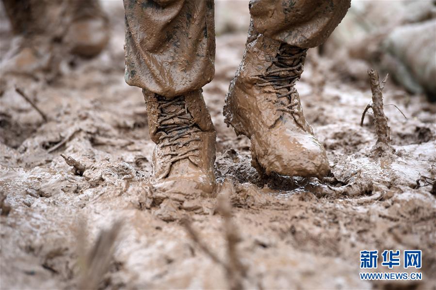 (在習(xí)近平新時(shí)代中國(guó)特色社會(huì)主義思想指引下——新時(shí)代新作為新篇章·習(xí)近平總書(shū)記關(guān)切事·圖文互動(dòng))(10)一切為了人民——寫(xiě)在全國(guó)防汛救災(zāi)取得階段性重大勝利之時(shí)