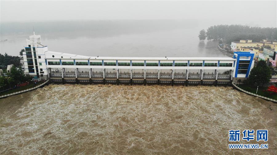 (在習(xí)近平新時(shí)代中國(guó)特色社會(huì)主義思想指引下——新時(shí)代新作為新篇章·習(xí)近平總書(shū)記關(guān)切事·圖文互動(dòng))(11)一切為了人民——寫(xiě)在全國(guó)防汛救災(zāi)取得階段性重大勝利之時(shí)