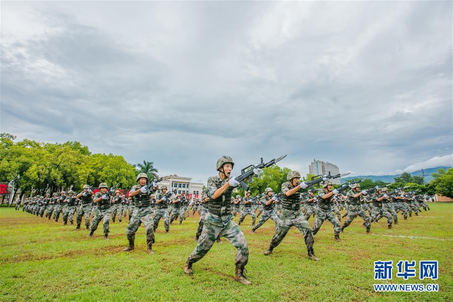 （在習(xí)近平強(qiáng)軍思想指引下·我們?cè)趹?zhàn)位報(bào)告·圖文互動(dòng)）（2）千里移防，鐵心跟黨走——南部戰(zhàn)區(qū)陸軍第75集團(tuán)軍某紅軍旅政治建軍、練兵備戰(zhàn)記事
