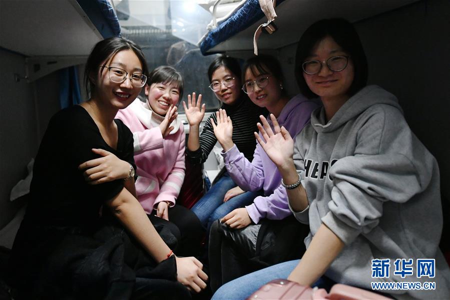 （新華全媒頭條&middot;圖文互動）（2）凝心鑄師魂　立德育新人&mdash;&mdash;以習近平同志為核心的黨中央關心教師隊伍建設紀實