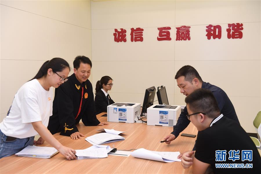 （新華全媒頭條&middot;圖文互動）（8）開啟法治中國新時代&mdash;&mdash;以習近平同志為核心的黨中央推進全面依法治國紀實