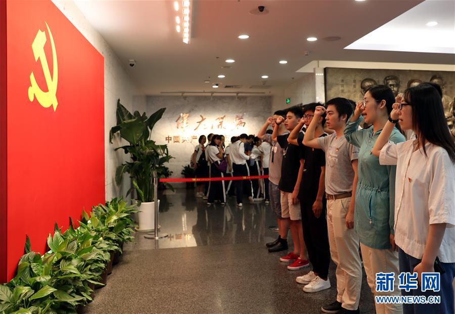 (新華全媒頭條·圖文互動)(5)彩云長在有新天——黨的十九大以來以習近平同志為核心的黨中央關心推進宣傳思想工作紀實