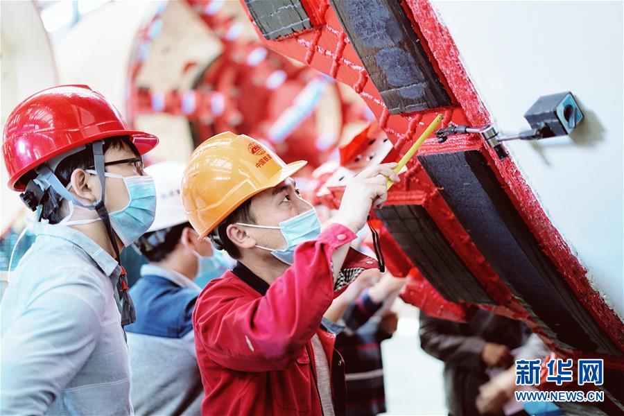 （在習近平新時代中國特色社會主義思想指引下&mdash;&mdash;新時代新作為新篇章&middot;習近平總書記關切事&middot;圖文互動）（1）最有力的支撐，最堅決的攀登&mdash;&mdash;記錄奮戰在復工復產一線的科技工作者