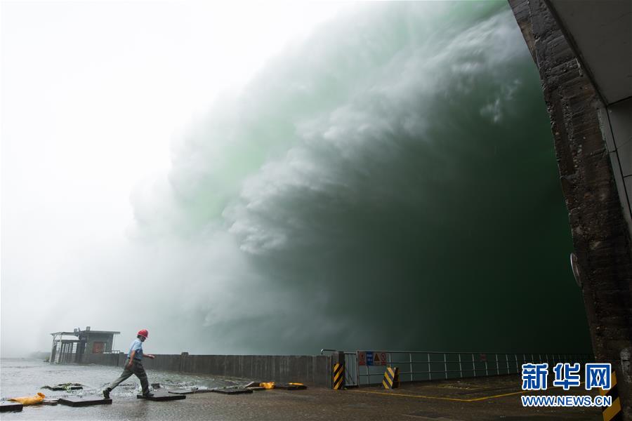 (在習(xí)近平新時代中國特色社會主義思想指引下——新時代新作為新篇章·習(xí)近平總書記關(guān)切事·圖文互動)(1)黑科技 縛洪魔——現(xiàn)代科技提升防汛救災(zāi)硬實力