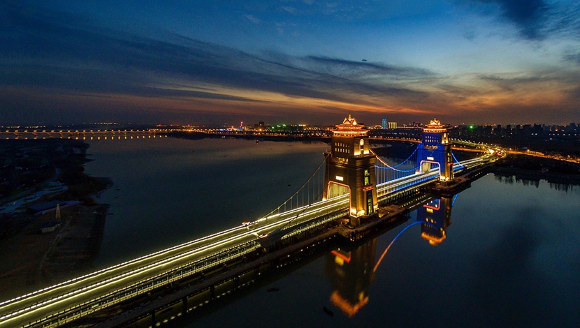 新華網無人機“飛閱”長江