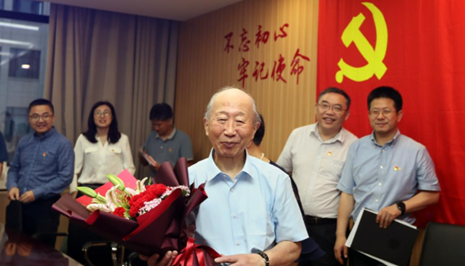 新黨員陳振新：“雖已耄耋，紅心向黨！”
