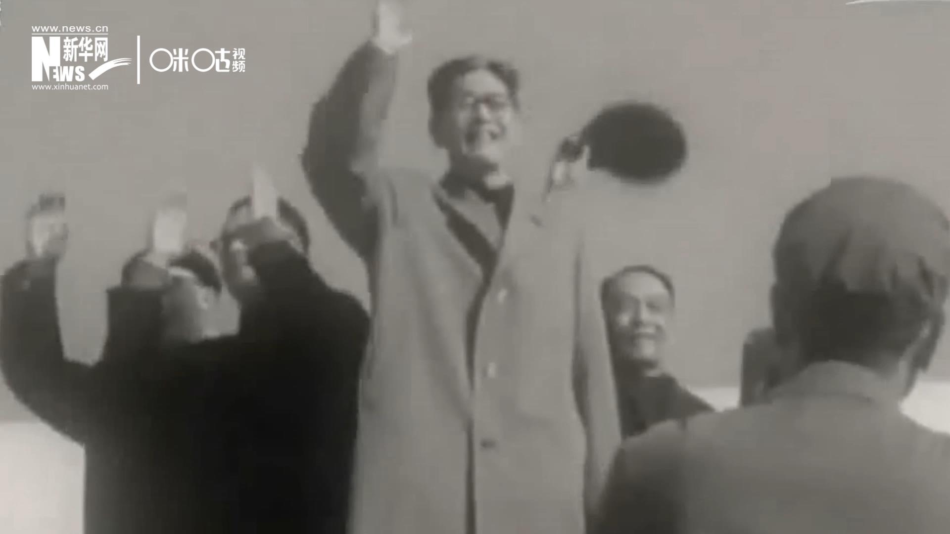 1971年11月9日，全新成立的中國聯合國代表團在群眾的歡呼與掌聲中登上專機，正式開啟了中國的聯合國之旅。