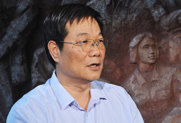 我們把黨的政治優(yōu)勢和現(xiàn)代企業(yè)制度優(yōu)勢結(jié)合起來，建立完善決策、執(zhí)行、監(jiān)督三個體系。