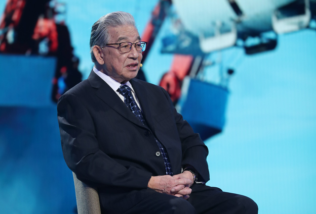 中華民族實現了可上九天攬月，可下五洋捉鱉的宏偉夙愿