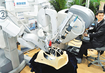 "達(dá)芬奇"手術(shù)機(jī)器人:讓高難度外科手術(shù)更容易