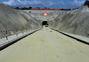 國土開發和保護面臨許多新情況、新矛盾和新挑戰