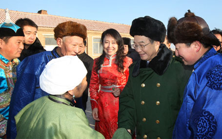 溫家寶元旦到牧區看望群眾