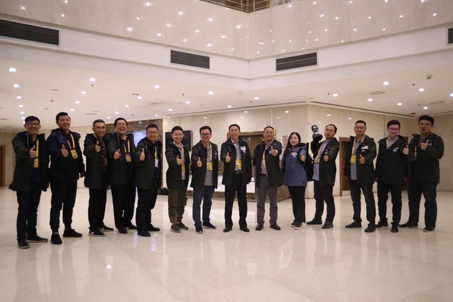 新華網(wǎng)國慶前方報(bào)道團(tuán)隊(duì)，出發(fā)啦！