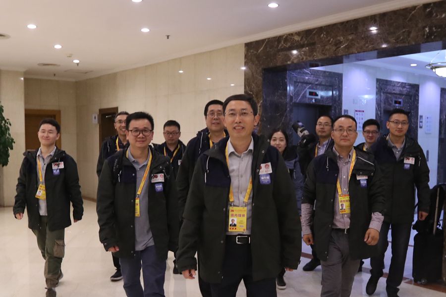 新華網(wǎng)國慶前方報(bào)道團(tuán)隊(duì)，出發(fā)啦！